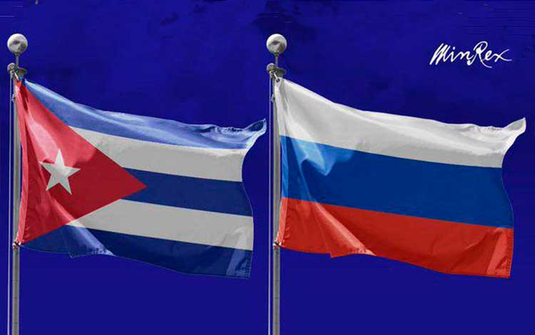 Banderas de Cuba y Rusia.