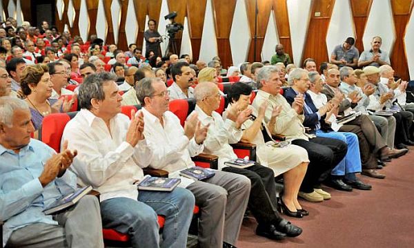 Presidencia del acto por el aniversario 30 del libro Fidel y la religión