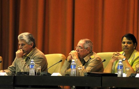 Miguel Dí­az-Canel en Taller de Informatización.
