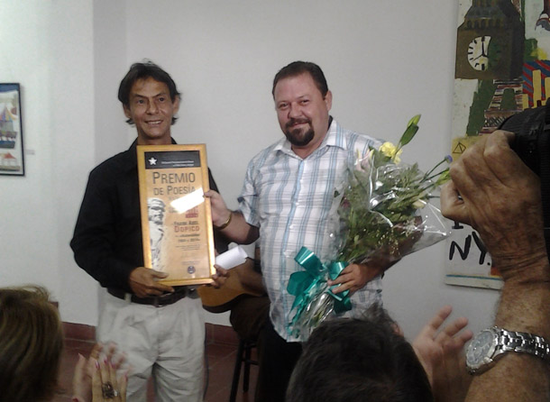 Frank Abel Dopico recibe Premio Ciudad del Che.