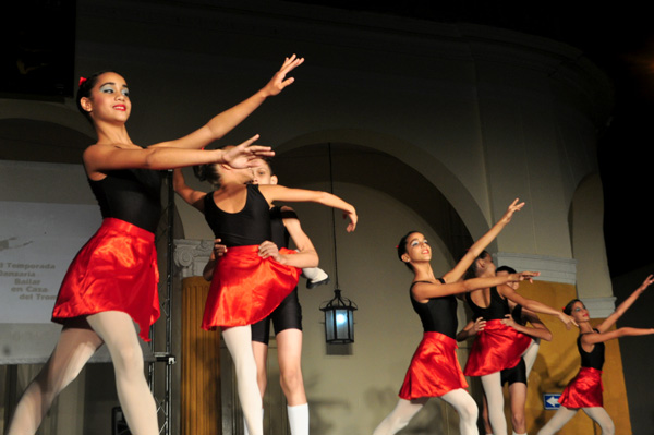 estudiantes eva santa clara