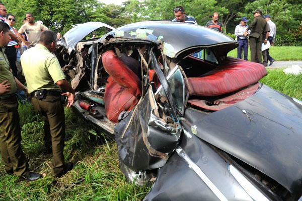Auto en el que viajaban los 3 fallecidos en accidente, Placetas, Villa Clara, Cuba, 16 de junio de 2014.