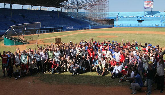 participantes-en-el-coloquio