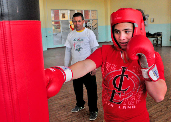 boxeadora roja yvg