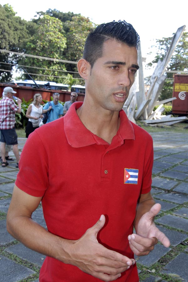 Yannier Martí­nez, capitán.