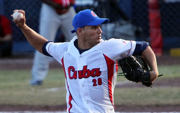 Pitcher Norge Luis Ruiz, ganador de Cuba ante República Dominicana.