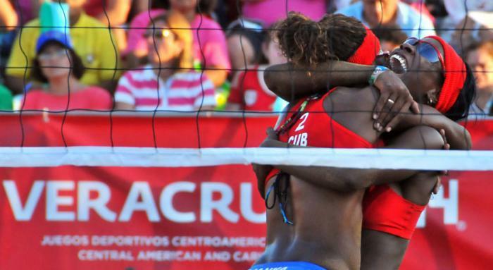 Lianma Flores y Leila Martí­nez, oro en voleibol de playa.