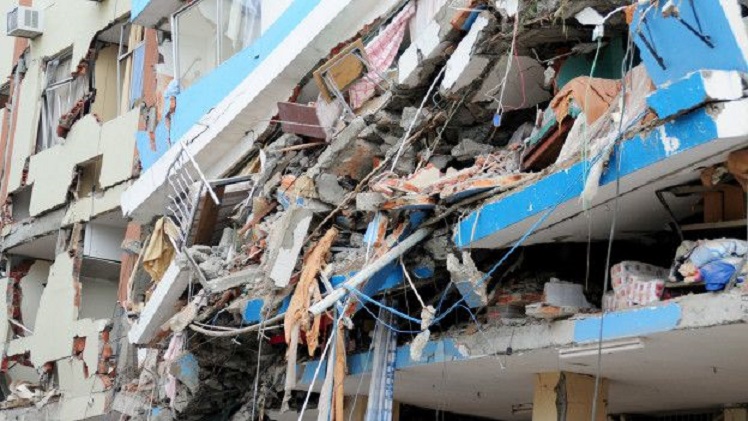Edificio destruido en Manta.