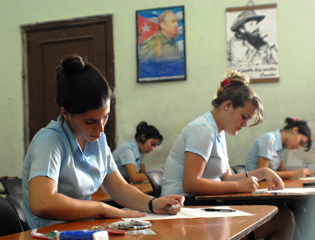 Estudiante de preuniversitario Estudiante de preuniversitario