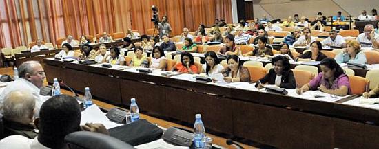 parlamento-comision-asuntos-constitucionales-foto-juvenal-balan