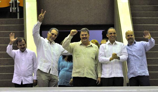 Los Cinco antiterroristas cubanos en sesión del Parlamento.