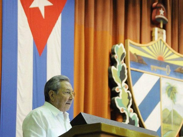raul-castro-parlamento-cubano