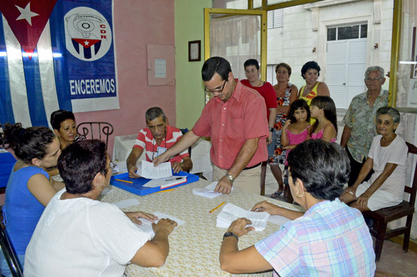 Escrutinio en el colegio 3 de la circunscripción 32 en el consejo popular Hospital, de Santa Clara