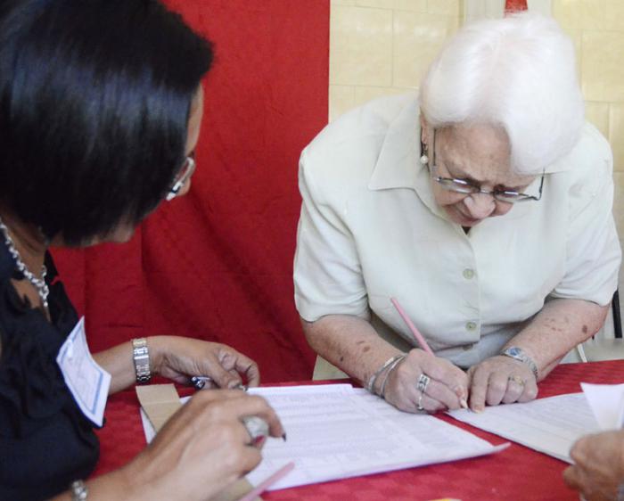 Mirtha Rodrí­guez, madre de Antonio width=