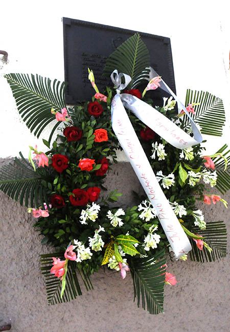 Ofrenda floral en homenaje a Chiqui Gómez y Julio Pino, Santa Clara