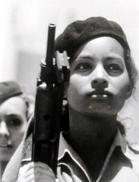 miliciana en girón