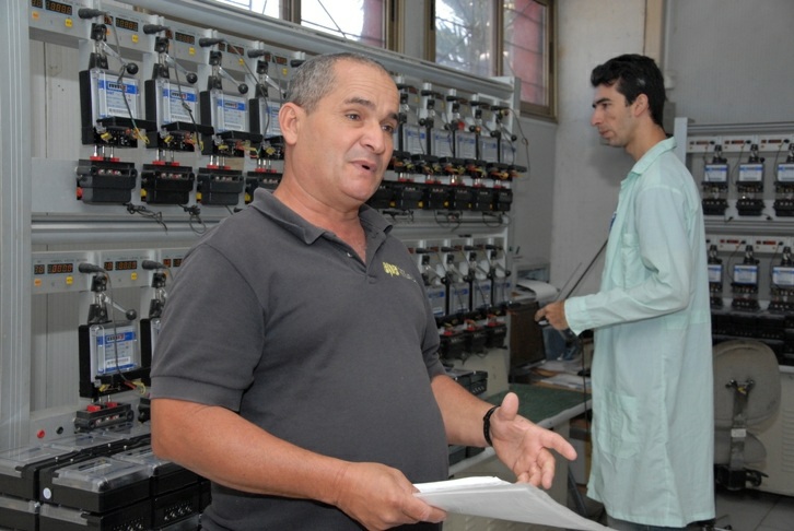 Laboratorio de calibración de la Fábrica de Fusibles y Desconectivos Eléctricos.