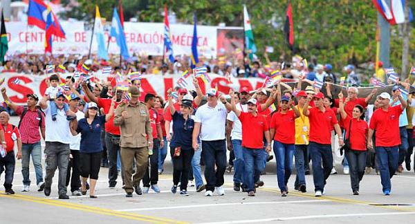 Los Cinco desfilan en La Habana.