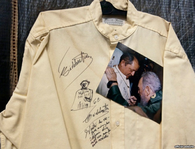 Dibujo hecho por Fidel en la camisa del pintor Nelson Domí­nguez.ez