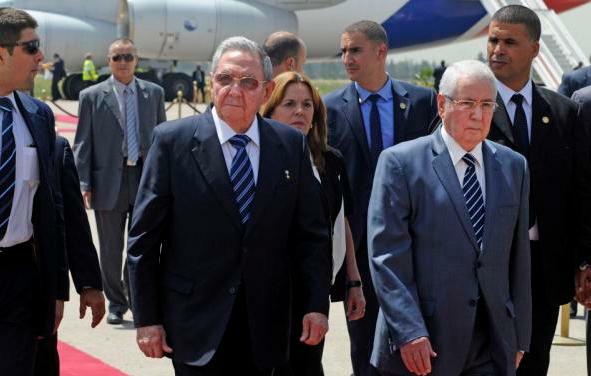 Raúl fue recibido por el Presidente del Consejo de la Nación, Adelkader Bensalah. 