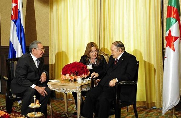 Encuentro de Raúl Castro Ruz y Abdelaziz Bouteflika.