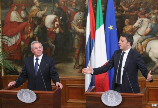 Conferencia de prensa de Raúl Castro y Matteo Renzi.