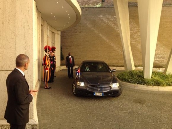 Llegada de Raúl Castro al Vaticano.