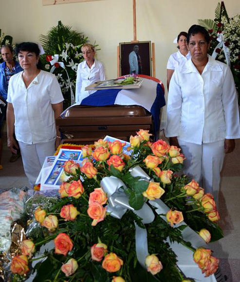 Guardia de honor por compañeros de Eric Omar Pérez de Alejo.