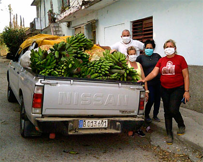 Donaciones de campesinos de Manicaragua para centros de la Salud. Donaciones de campesinos de Manicaragua para centros de la Salud.
