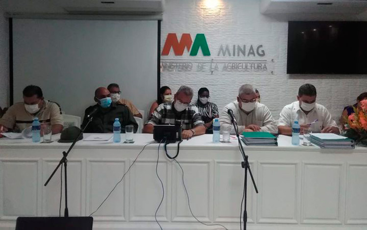 Reunión de entrega al nuevo delegado de la Agricultura en Villa Clara.