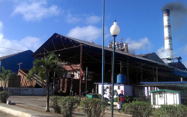 Refinería Quintín Banderas, de Corralillo.