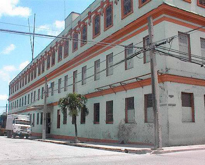 Edificio de la Fábrica de cigarros Ramiro Lavandero, de Villa Clara. Edificio de la Fábrica de cigarros Ramiro Lavandero, de Villa Clara.