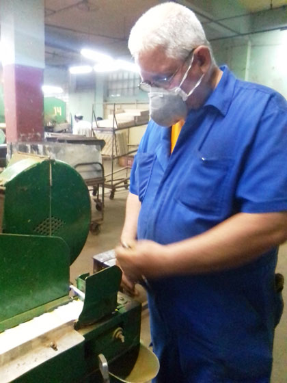 Froilán Ponce, innovador de la fábrica de cigarros Ramiro Lavandero, de Ranchuelo, Villa Clara. Froilán Ponce, innovador de la fábrica de cigarros Ramiro Lavandero, de Ranchuelo, Villa Clara.