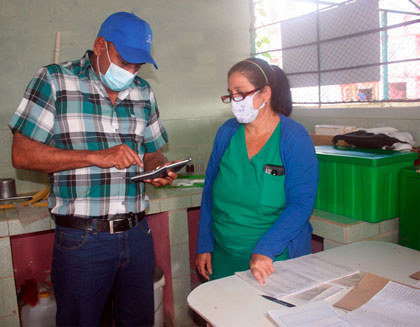 Gobernador de Villa Clara constató en Sagua la Grande el descontrol en los termos refrigerados para la conservación de la leche,