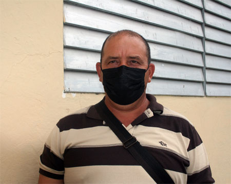 Félix Manuel Pérez Romero, un cosechero de tabaco y hortalizas que apuesta por el empleo de abonos verdes y bioplaguicidas. (Foto: Luis Machado Ordetx) Félix Manuel Pérez Romero, un cosechero de tabaco y hortalizas que apuesta por el empleo de abonos verdes y bioplaguicidas. (Foto: Luis Machado Ordetx)