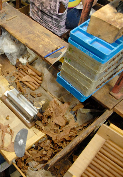 Producción de tabaco torcido en Villa Clara. Producción de tabaco torcido en Villa Clara.