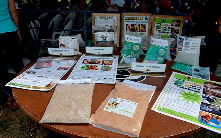 Productos elaborados por la Geominera del Centro para la alimentación del ganado. Productos elaborados por la Geominera del Centro para la alimentación del ganado.