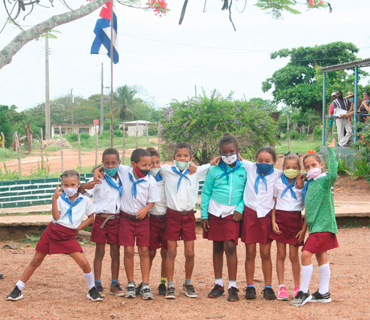 Alumnos de la escuela primaria Israel Ruiz Núñez. Alumnos de la escuela primaria Israel Ruiz Núñez.