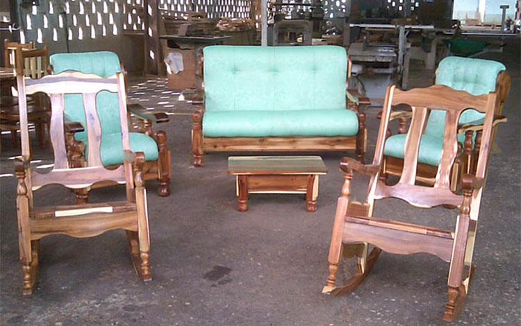 Muebles producidos por trabajadores del sector forestal en Villa Clara. Muebles producidos por trabajadores del sector forestal en Villa Clara.