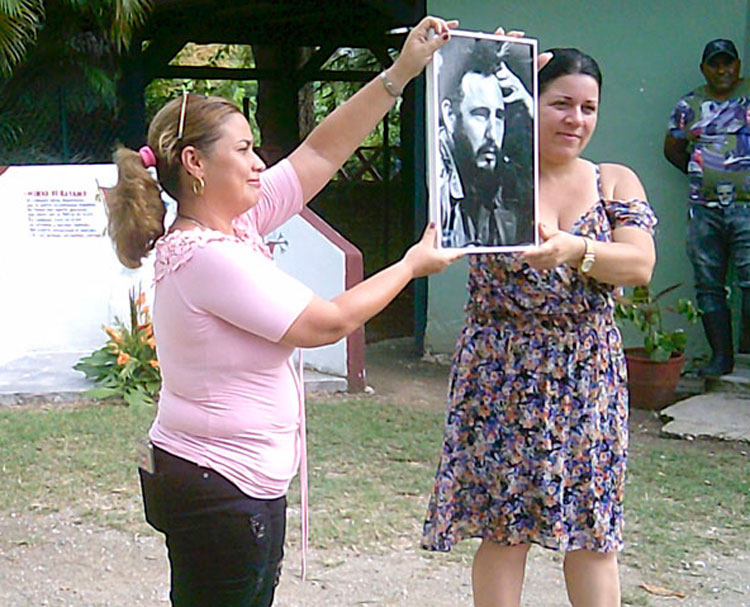 Central de Trabajadores de Cuba en Villa Clara reconoce a los trabajadores forestales de la provincia. Central de Trabajadores de Cuba en Villa Clara reconoce a los trabajadores forestales de la provincia.