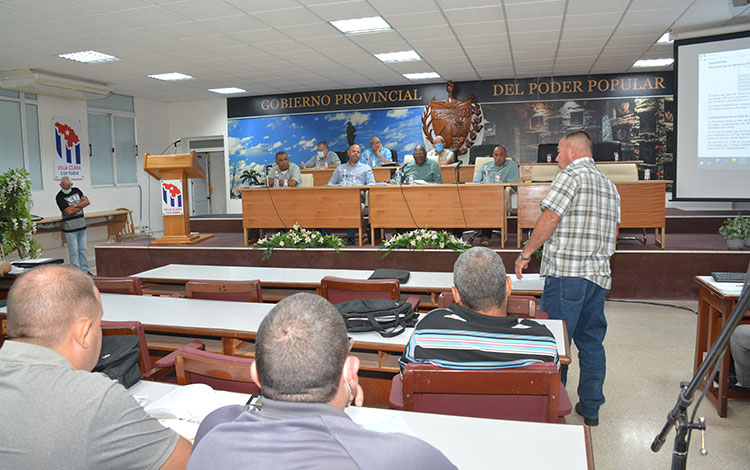 Reunión del vicepresidente cubano, Salvador Valdés Mesa, para chequear el programa de autoabastecimiento municipal en Villa Clara. Reunión del vicepresidente cubano, Salvador Valdés Mesa, para chequear el programa de autoabastecimiento municipal en Villa Clara.