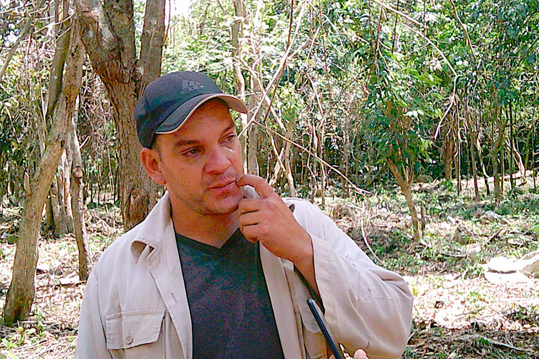 Jorge Mariano Castro Concepción, Chango, durante la conversación en parte del fomento cafetalero de la finca.