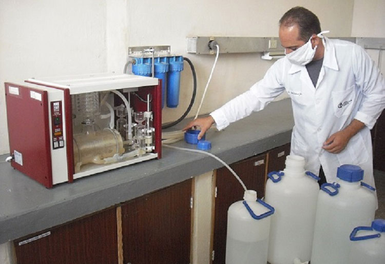 Destilación de agua en el CBQ.
