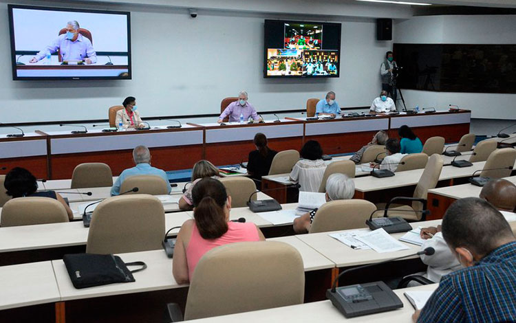 Presidente cubano, Miguel Díaz-Canel, encabeza Chequeo del Polo Científico Productivo.
