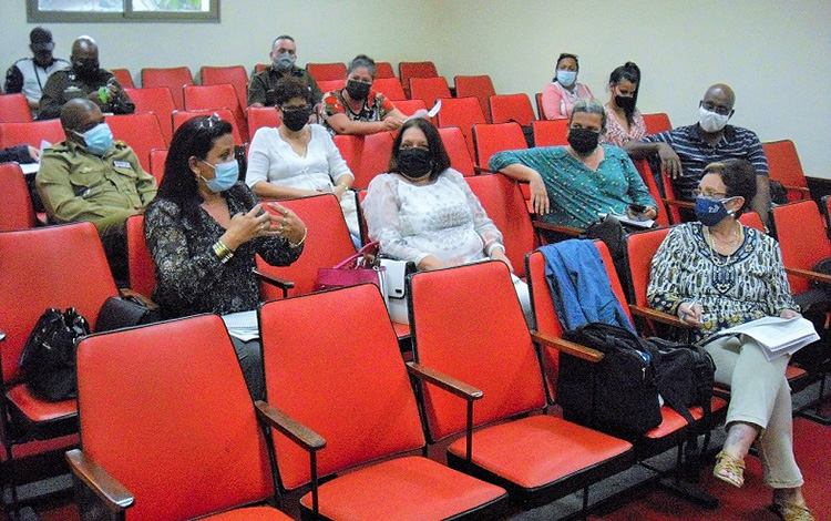 Encuentro del grupo científico sobre la COVID-19 en Villa Clara.