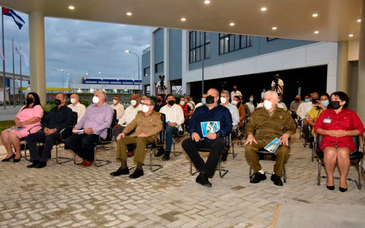 Presidente cubano, Miguel Díaz-Canel Bermúdez, y el General de Ejército Raúl Castro Ruz presidieron el acto de inauguración del CIGB Mariel S.A. Presidente cubano, Miguel Díaz-Canel Bermúdez, y el General de Ejército Raúl Castro Ruz presidieron el acto de inauguración del CIGB Mariel S.A.