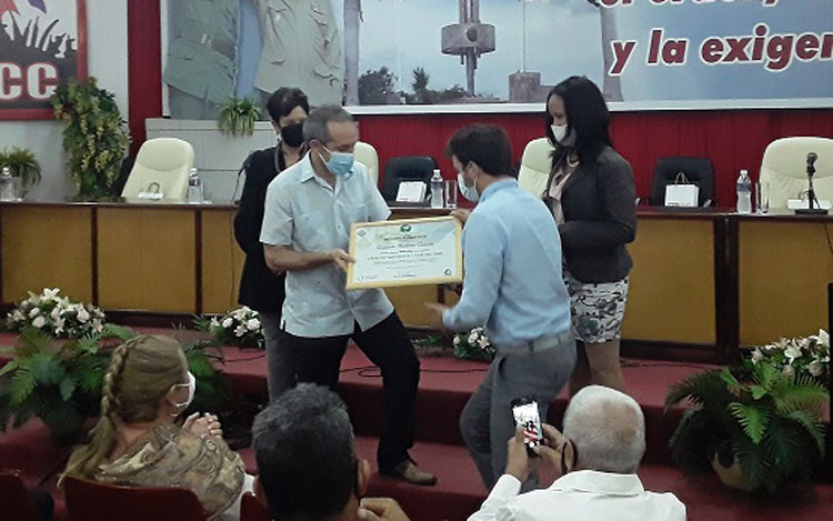 Premios a estudiantes Premios a estudiantes