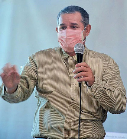 Doctor Raciel Lima, decano de la facultad de Ciencias Agropecuarias de la Universidad Central «Marta Abreu » de Las Villas. Doctor Raciel Lima, decano de la facultad de Ciencias Agropecuarias de la Universidad Central «Marta Abreu » de Las Villas.