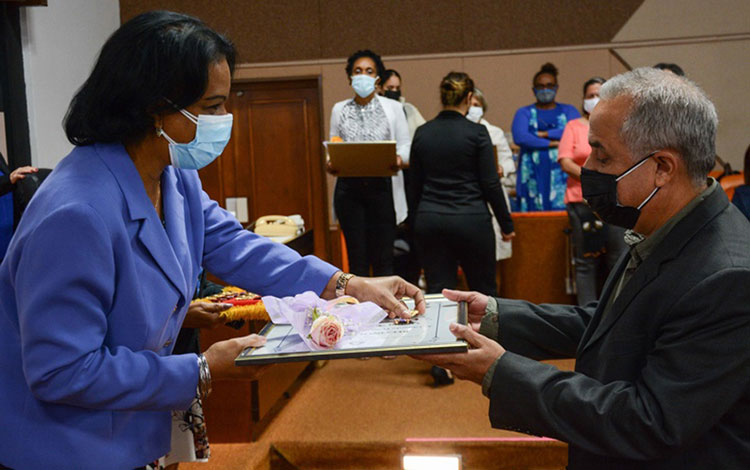 Cientí­ficos cubanos reciben la Orden Carlos J. Finlay.