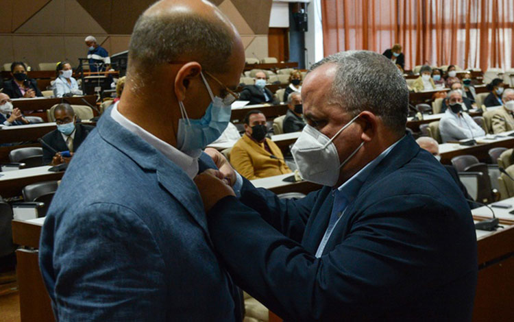 Científicos e instituciones reciben la Orden Carlos J. Finlay.